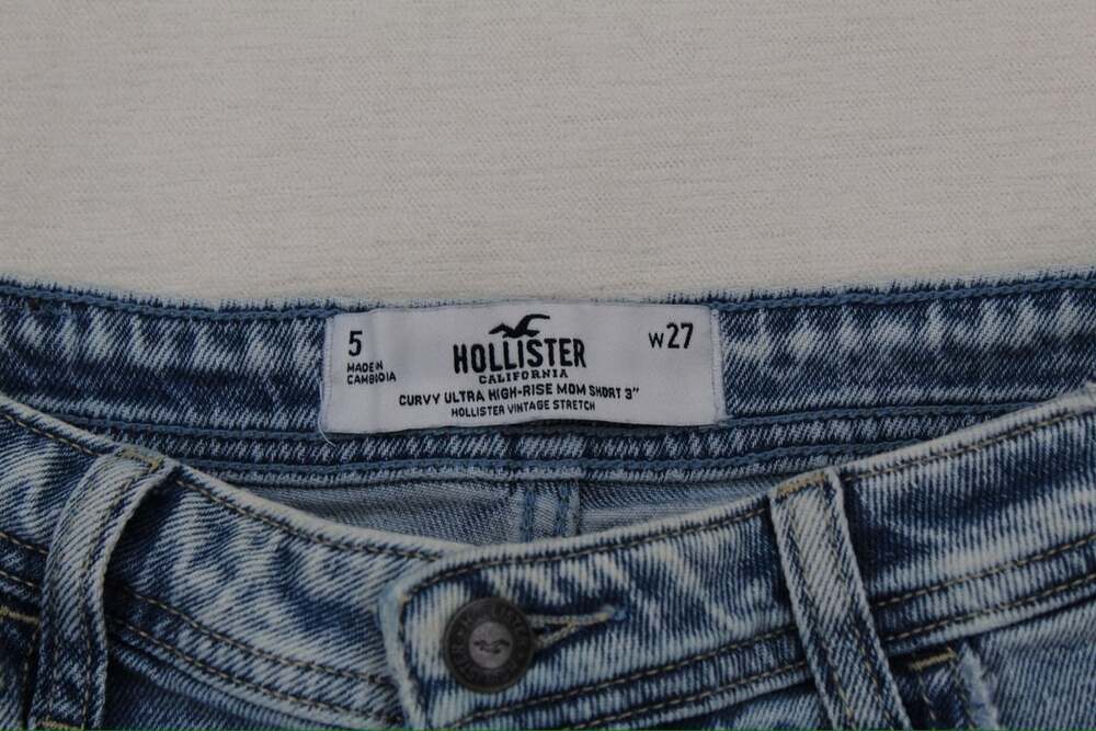 Hollister Curvy Ultra High-Rise Mom Short Distressed Denim Shorts Size 5 W27 - Picture 2 of 8